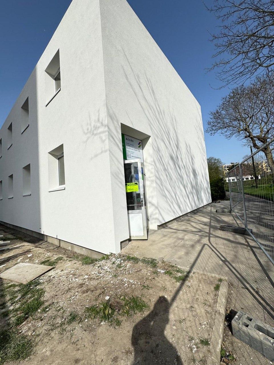 Centre de bureaux avec aménagement extérieur